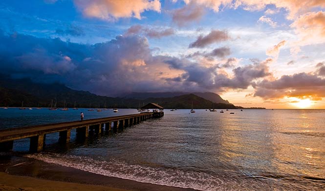 http://www.aloha-hawaii.com/wp-content/uploads/2009/11/hanalei-pier-sunset.jpg